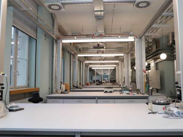 Teaching laboratory: Full view through the laboratory