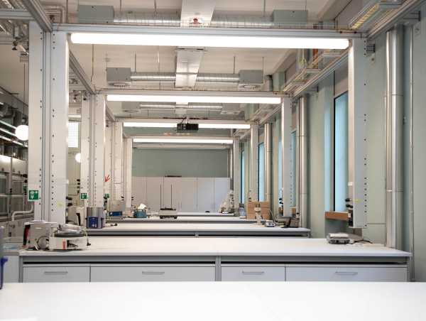 Teaching laboratory: Full view through the laboratory